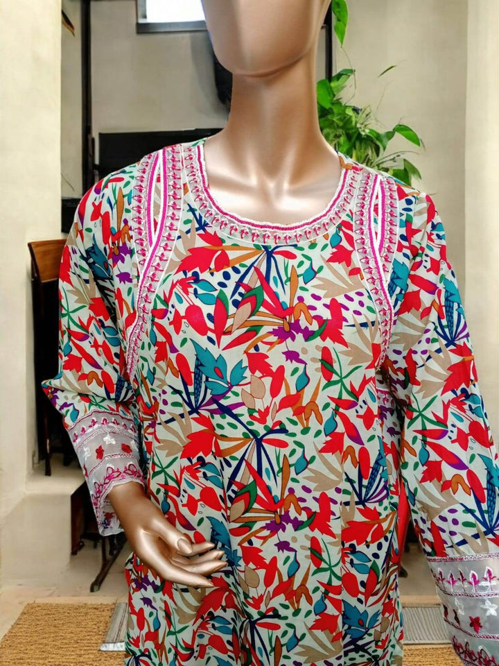 3 pc Stitched Embroidered Pure lawn suit - Flowery - Ushams Clothing