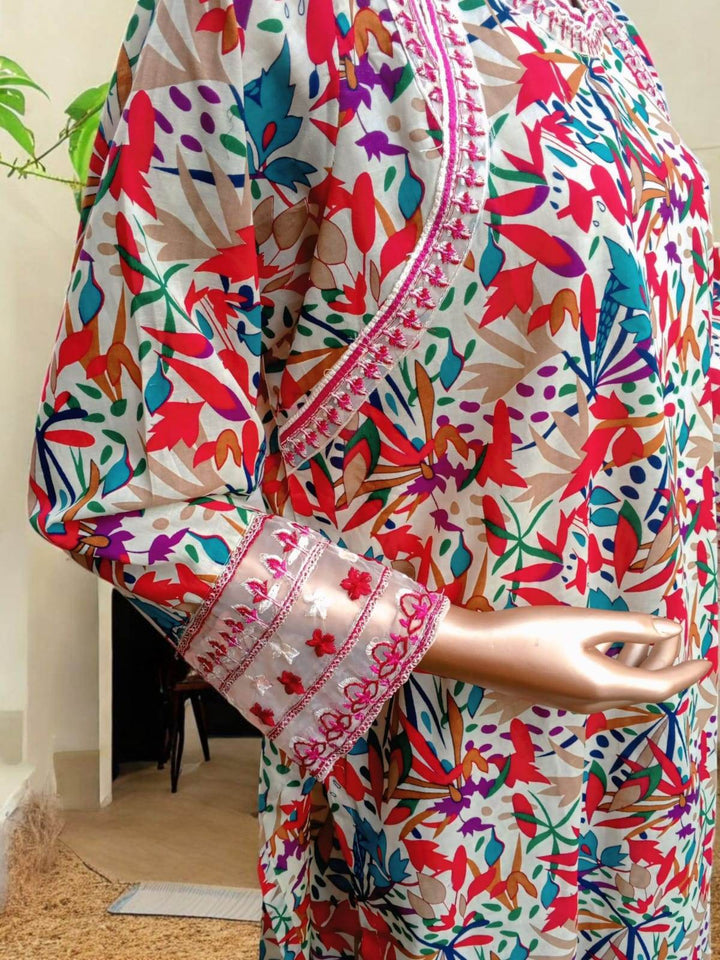 3 pc Stitched Embroidered Pure lawn suit - Flowery - Ushams Clothing